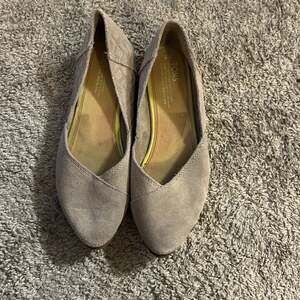 Toms Women's Julie Flats in Desert Taupe Suede